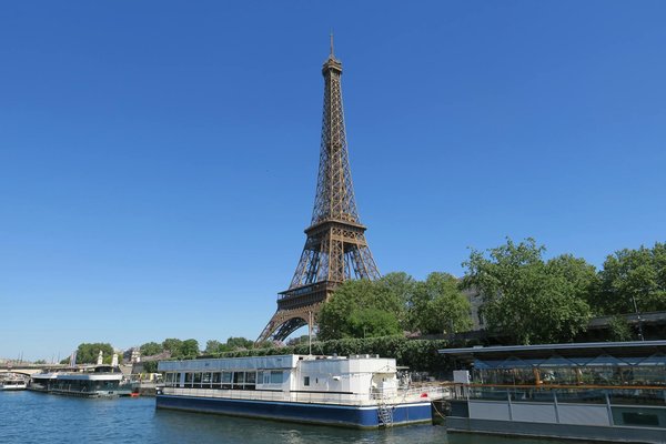 Wie kann man lokale Traditionen auf einer De-Tourismus-Reise erleben?